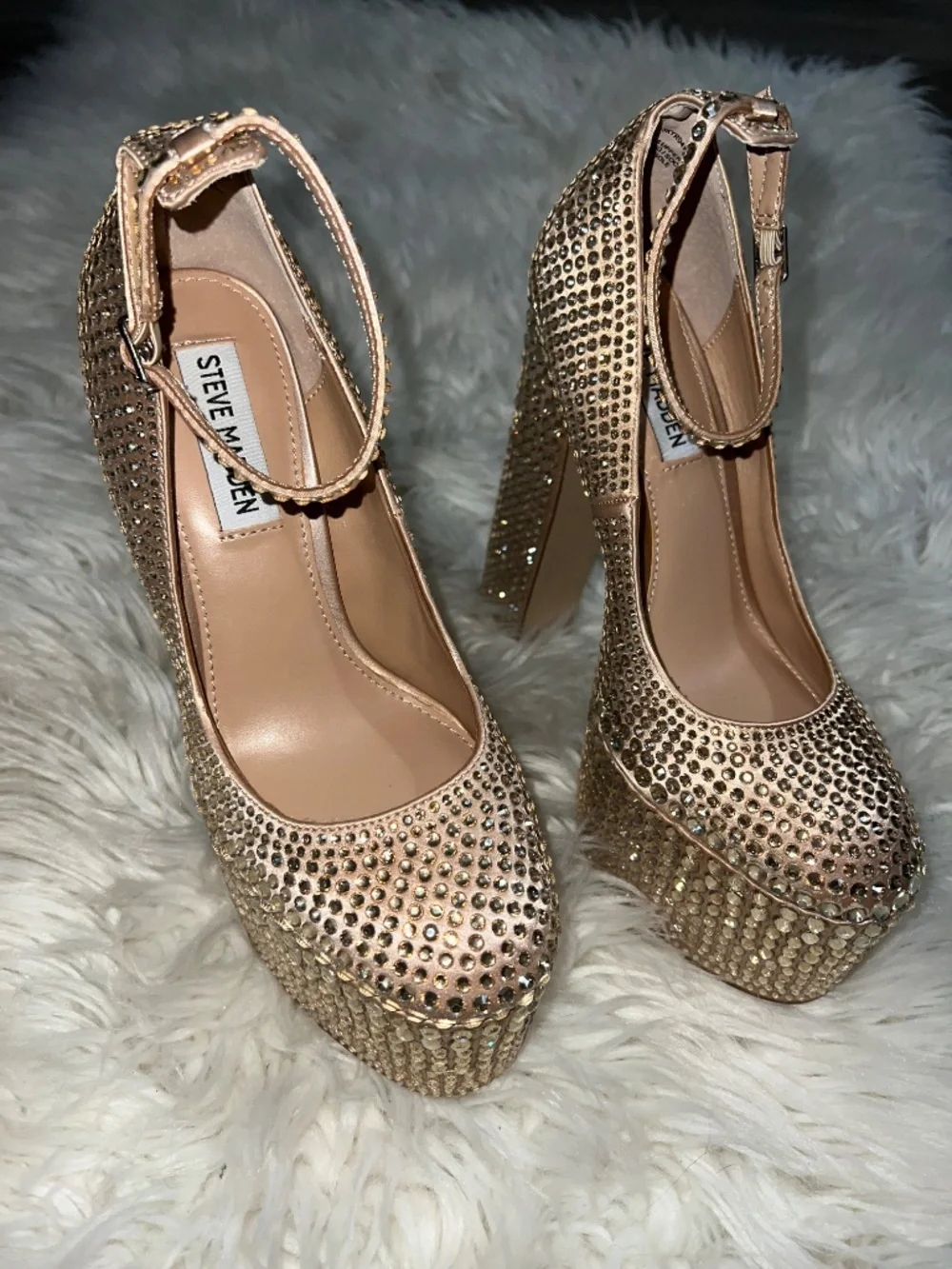Steve Madden Skyrise Rhinestone Platform Pumps Size 6